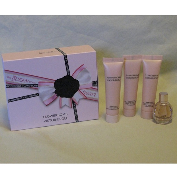 Viktor & Rolf Other - VIKTOR&ROLF FLOWERBOMB Gift Set Mini